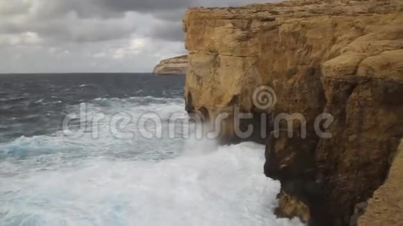 德维杰拉的悬崖视频的预览图