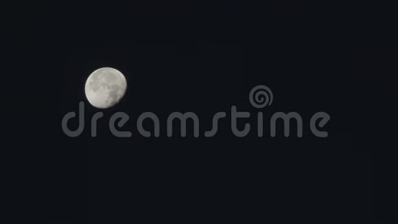黑暗天空中的月亮视频的预览图