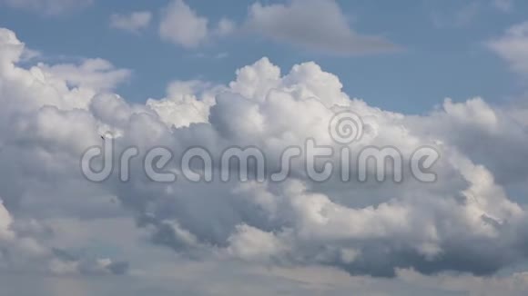 多云的天空视频的预览图