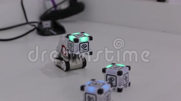 装载机机器人玩具视频的预览图