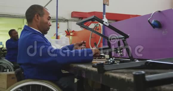 工作中的残疾人视频的预览图