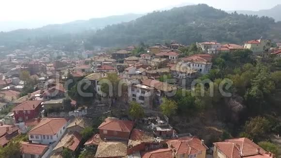 土耳其山上的老房子视频的预览图