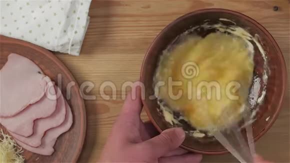 烹饪比特蛋视频的预览图