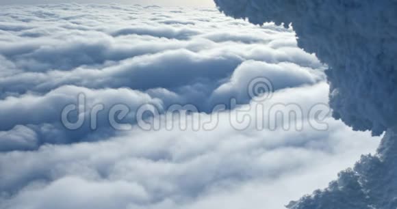 群山中的云视频的预览图
