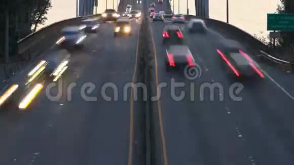 西雅图520号高速公路交通时间推移桥视频的预览图