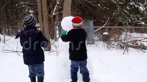 孩子们做雪人视频的预览图