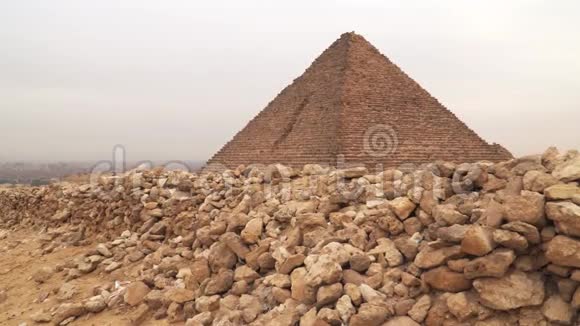 曼卡雷金字塔视频的预览图