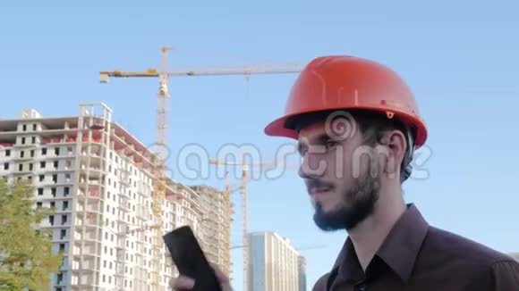 工人在施工视频的预览图