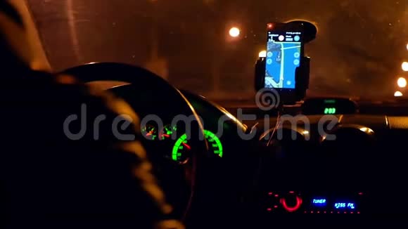 城市驾驶出租车之夜视频的预览图