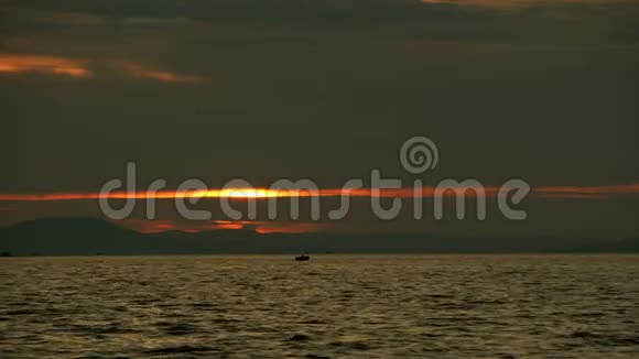 夕阳下的大海视频的预览图
