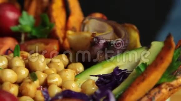 素食沙拉食谱视频的预览图