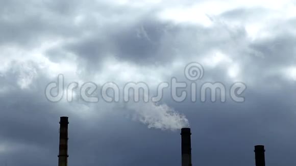 工厂管道的烟雾排放视频的预览图