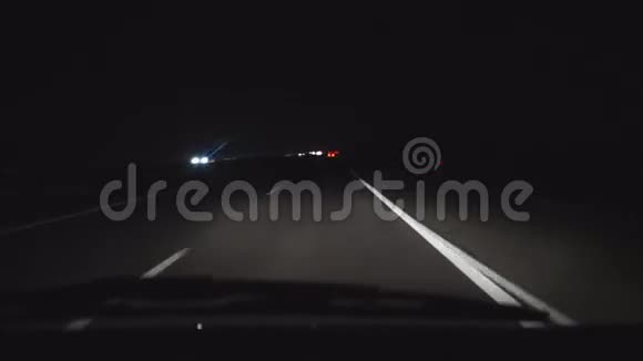 晚上在高速公路上开车视频的预览图