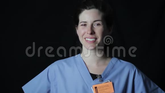 医疗行业的微笑女人视频的预览图