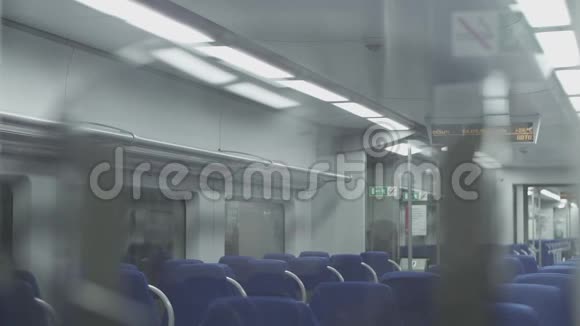 空的火车座位视频的预览图