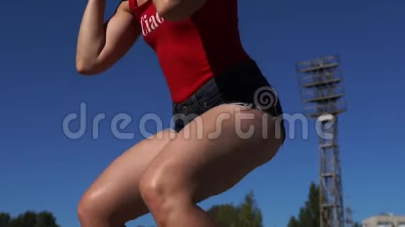 热健身女性健身视频的预览图