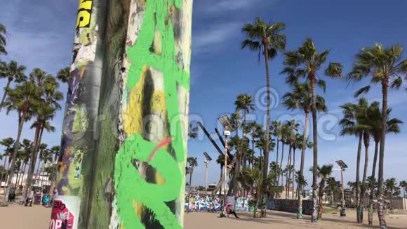 涂鸦加柱威尼斯海滩CA4k30fps视频的预览图