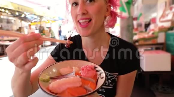 阿米科市场的女人视频的预览图