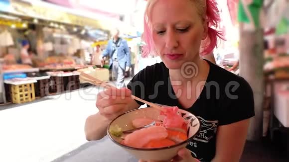 阿米科市场的女人视频的预览图