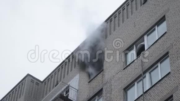 这间公寓着火了烟雾弥漫视频的预览图