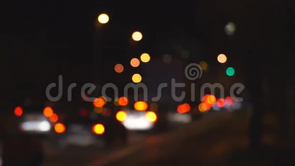 城市夜间交通不集中视频的预览图