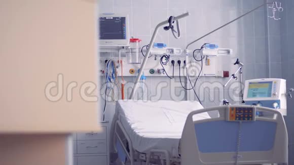 洁净室内的新病床和设备4K视频的预览图
