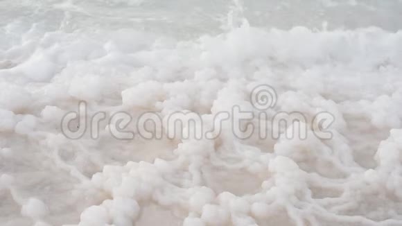 海岸上的天然盐视频的预览图