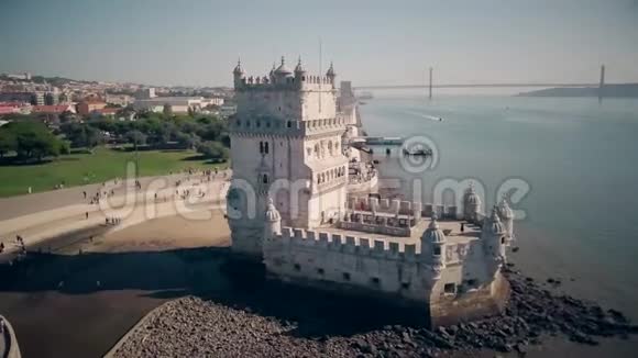 葡萄牙里斯本贝伦塔的鸟瞰图视频的预览图