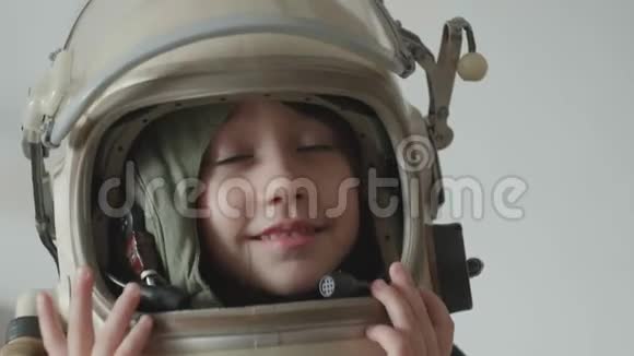 小女宇航员视频的预览图