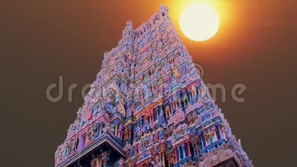 印度的印度教寺庙美丽的日出视频的预览图