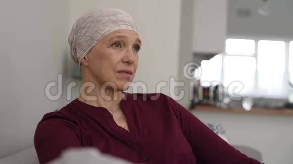 患有癌症的成熟女人视频的预览图