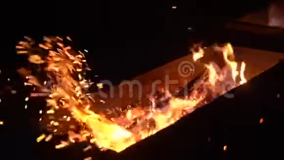 勇敢的火之夜视频的预览图