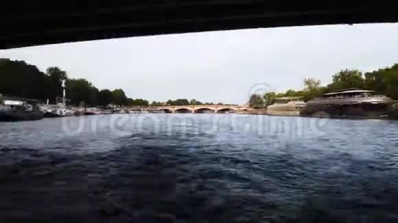 巴黎的桥梁视频的预览图