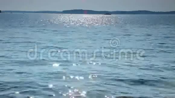 海波上的火花视频的预览图