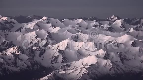 高加索山脉视频的预览图