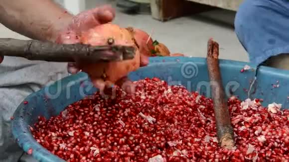 在土耳其切石榴果视频的预览图