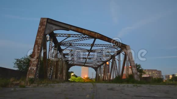 废弃的桥视频的预览图