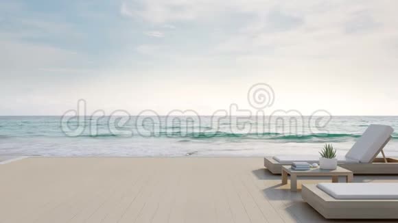 海景露台和带蓝天背景的现代豪华海滩别墅的床度假家庭木制甲板上的躺椅视频的预览图