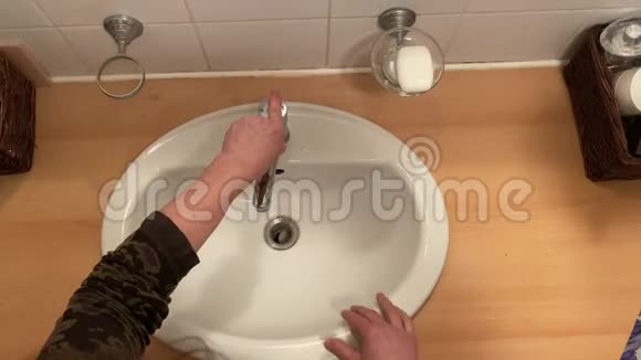 用肥皂洗手视频的预览图
