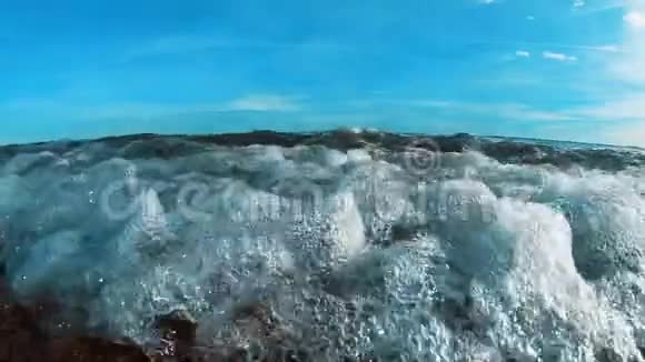 大海里的波浪不错视频的预览图