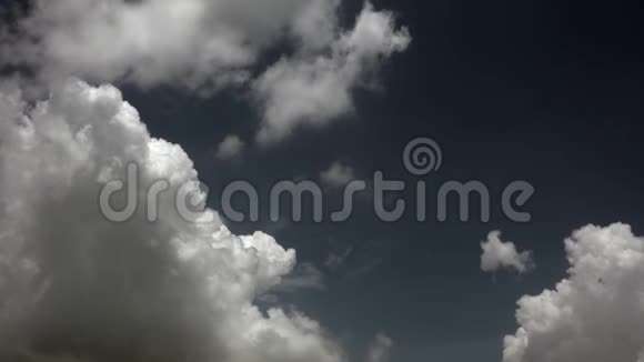 暴风雨的天空云视频的预览图