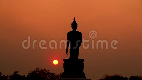 日落和泰国佛陀视频的预览图