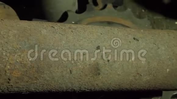 工厂的生锈管道视频的预览图