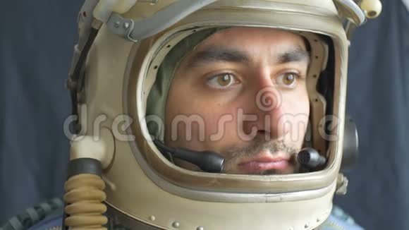 宇航员头盔视频的预览图