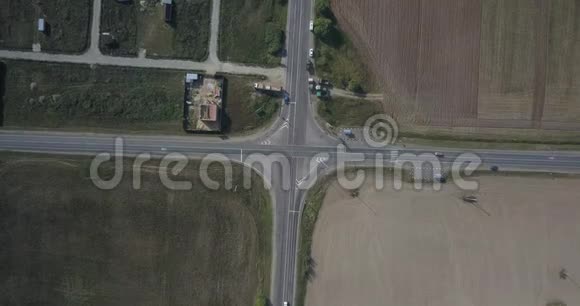 横跨十字路口的空中春天景观景观4k4096x2160像素视频的预览图