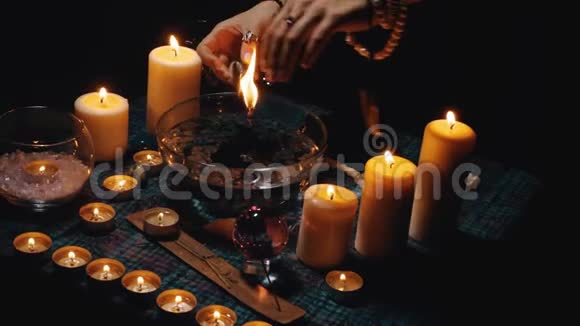 黑色魔法仪式视频的预览图