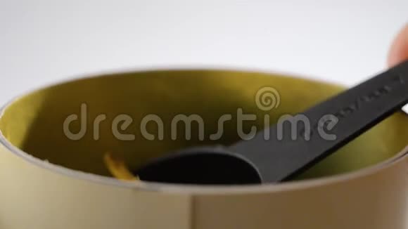 勺子干凉茶视频的预览图