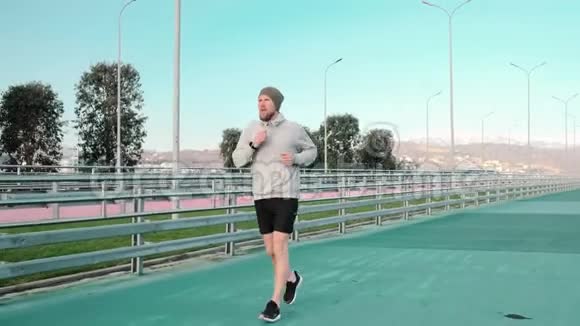 慢跑是他的日常生活视频的预览图