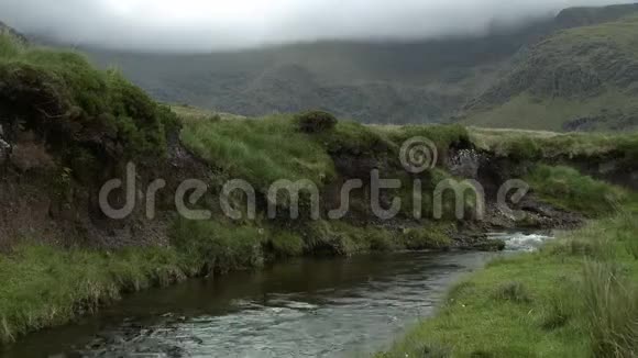 溪与高岸视频的预览图