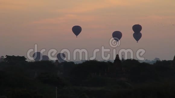巴甘上空的气球视频的预览图
